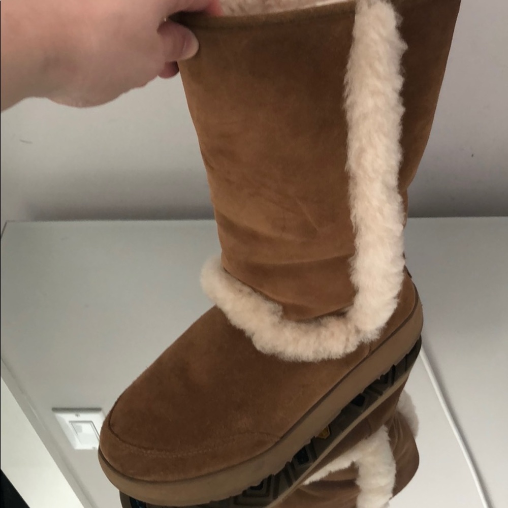 UGG BOOTS